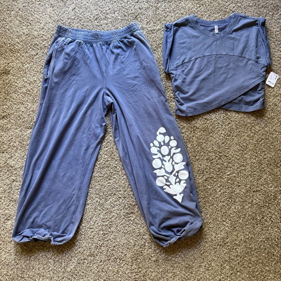 Free People Movement Logo Hot Shot Crossover Set NWT Medium Blue Indigo Sold Out - Picture 5 of 11